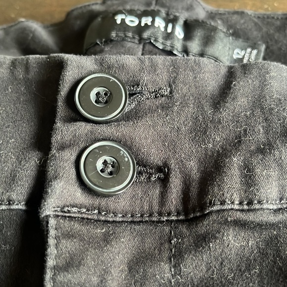 💐 Torrid Black Shorts - Picture 2 of 4